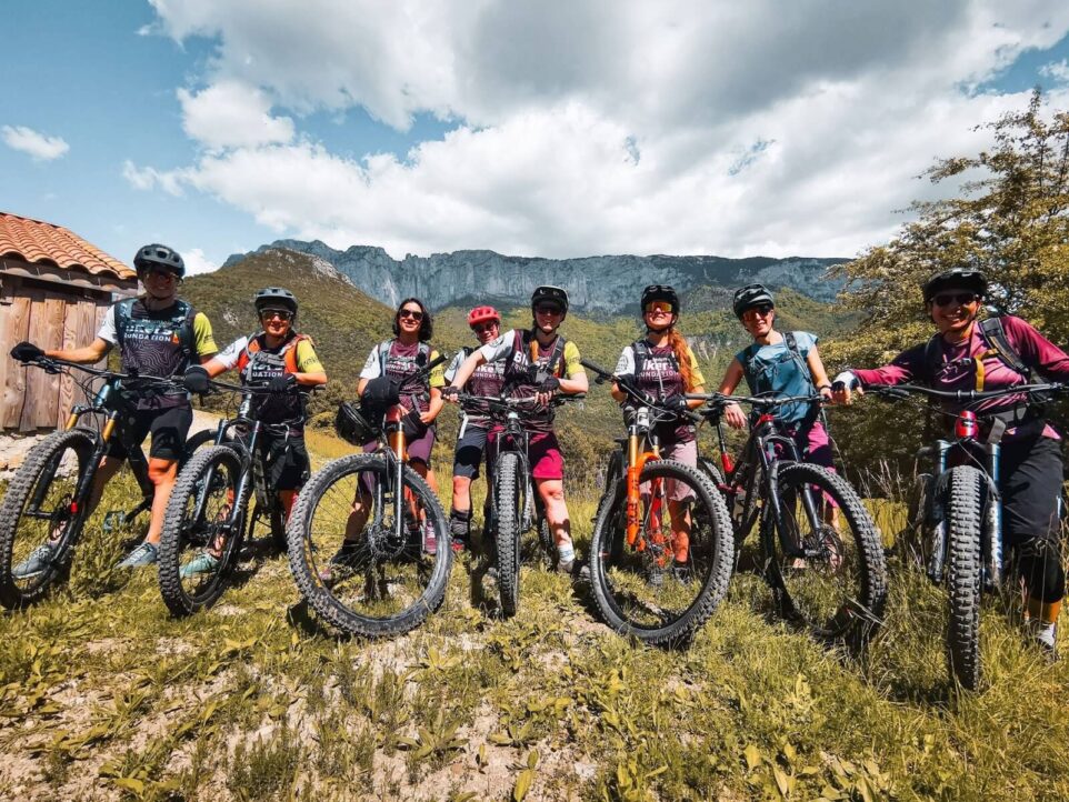 Les rideuses au complet © Nawale d’Allibgati Biking